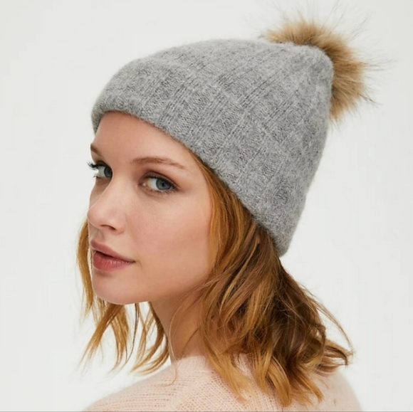Aritzia Auxiliary Pom Cuff Beanie Faux-fur Pompom Beanie Hat Black - Picture 1 of 5